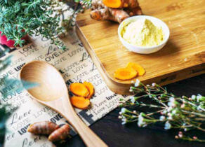 HOW TO USE TURMERIC ON FACE FOR GLOWING SKIN + RECIPES